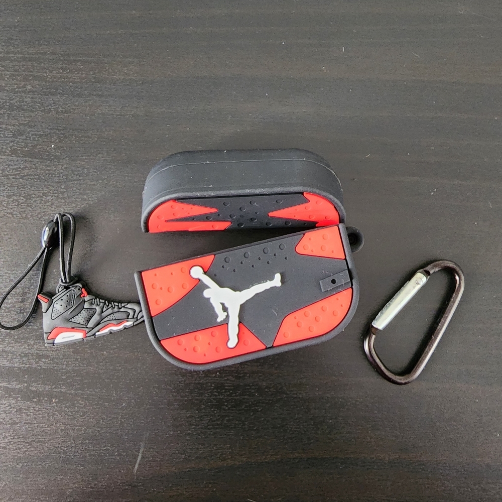 NWT silicone airpods pro case